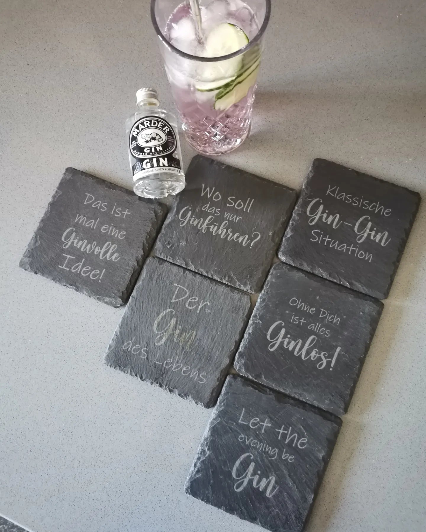 Getränkeuntersetzer aus Schiefer in einer Geschenkekiste